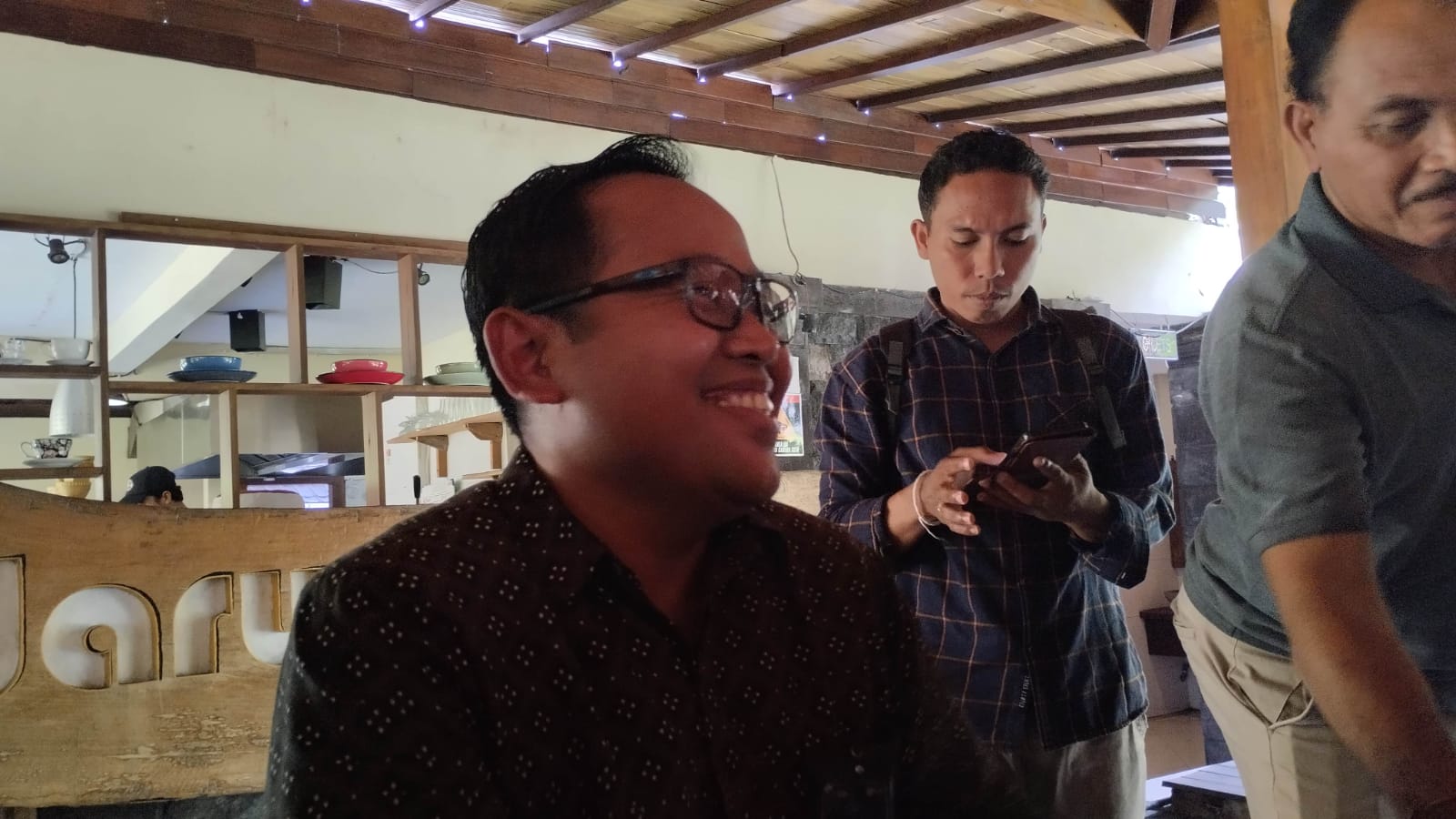 PLN UID Bali Himbau Arak-arakan Ogoh-ogoh Masyarakat Perhatikan Kabel Listrik