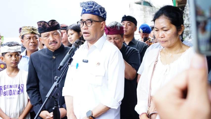 Pj Bupati Jendrika Dampingi Menhub Budi Karya Melayat ke Rumah Taruna STIP